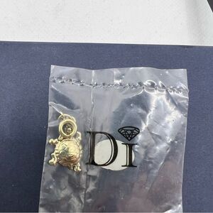 🍭4/$20 Diamonds International small silver turtle charm